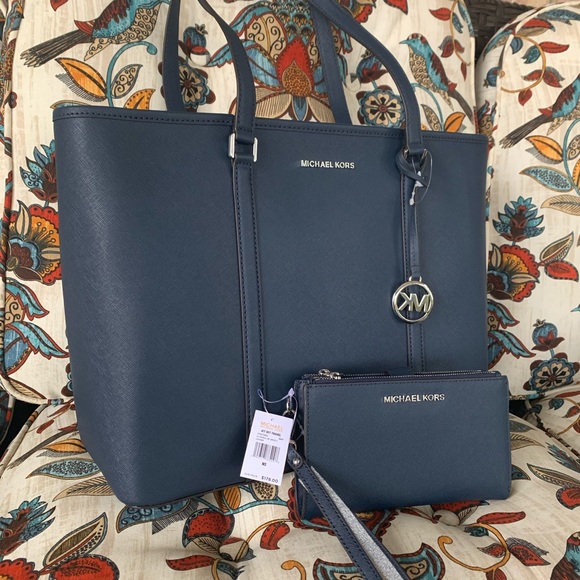 Michael Kors Handbags - 🦋 new MK sady set